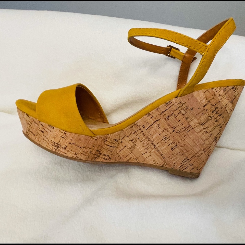 Y •Not? •Elsie Mustard 9.5 M •